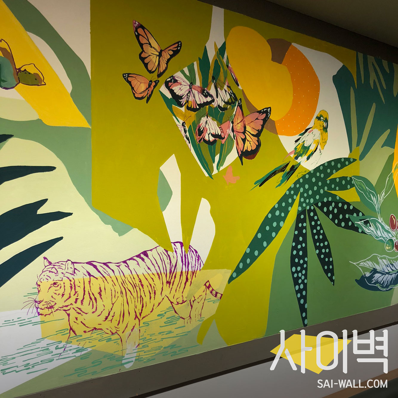 스타벅스 수원인계점 벽화 시공 사진 9